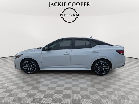Certified 2025 Nissan Sentra SR w/ SR Premium Package FWD image 8