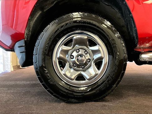 Used 2018 Toyota Tacoma SR image 8