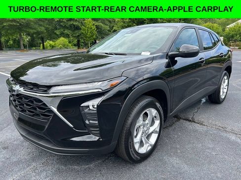 New 2026 Chevrolet Trax LS w/ LS Convenience Package FWD image 2