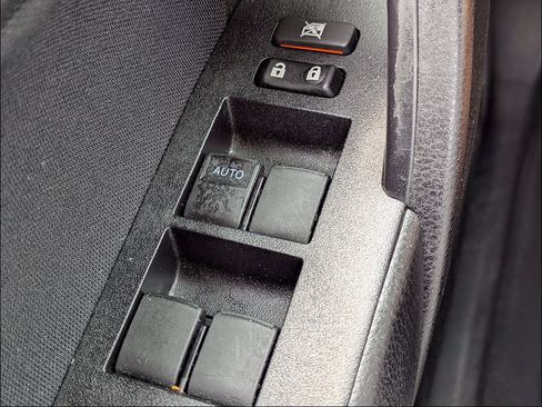 Used 2018 Toyota Corolla LE FWD image 27