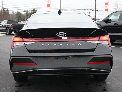 Used 2025 Hyundai Elantra Sport image 5