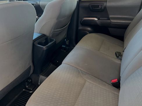 Used 2020 Toyota Tacoma SR5 AWD/4WD image 9