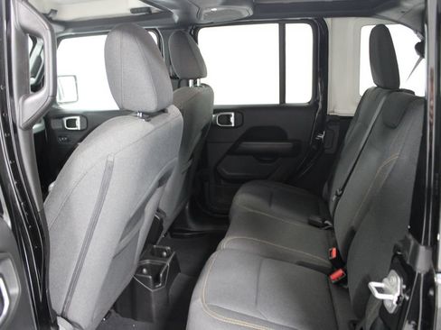 Used 2025 Jeep Wrangler Unlimited Sahara AWD/4WD image 18