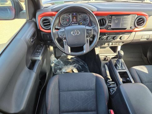 Used 2020 Toyota Tacoma TRD Off-Road AWD/4WD image 12
