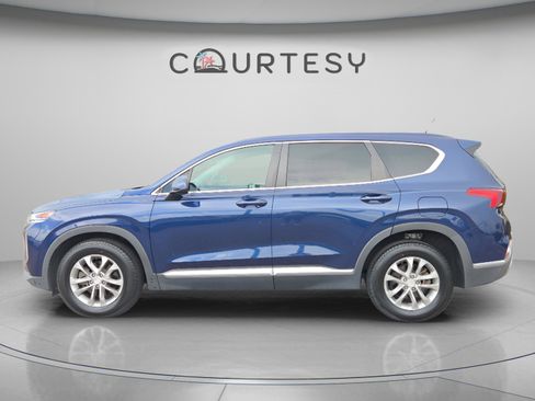 Used 2020 Hyundai Santa Fe SE FWD image 2