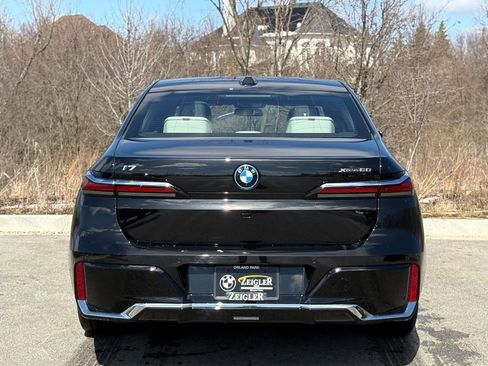 Used 2025 BMW i7 xDrive60 w/ Premium Package image 5