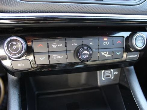 Used 2025 Jeep Compass Trailhawk w/ Trailhawk Elite Group AWD/4WD image 28