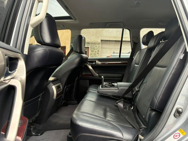 Used 2016 Lexus GX 460 w/ Premium Package AWD/4WD image 11