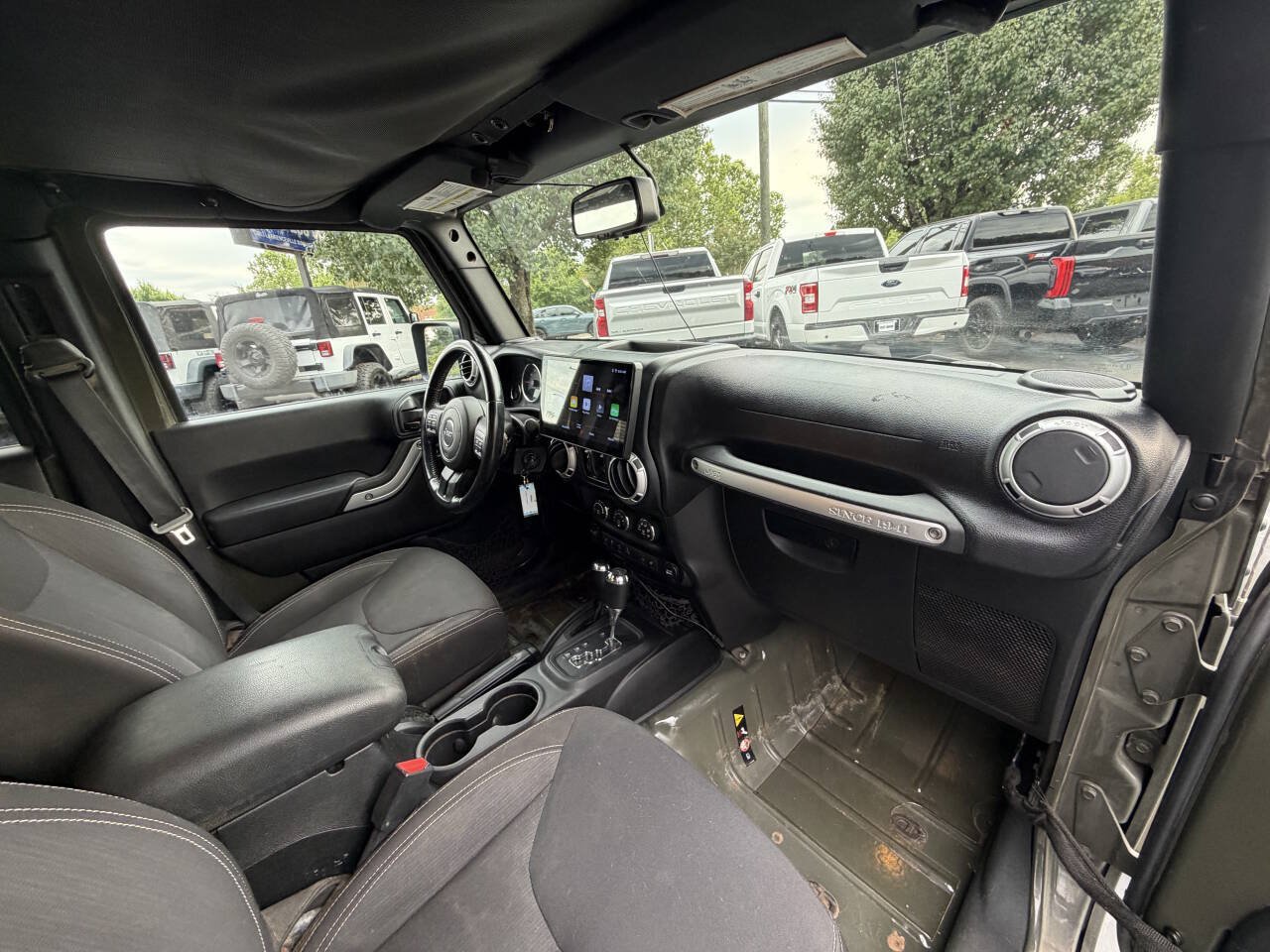 Used 2015 Jeep Wrangler Unlimited Sahara w/ Dual Top Group AWD/4WD image 9