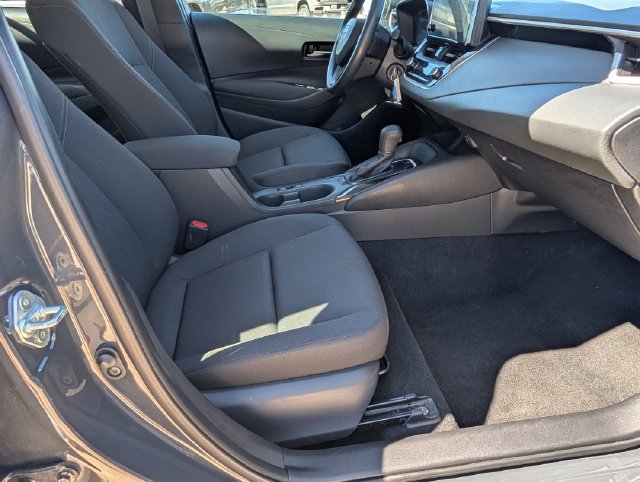 Used 2025 Toyota Corolla LE FWD image 32