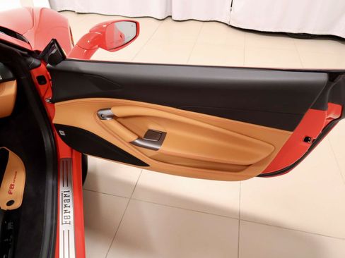 Used 2022 Ferrari F8 Tributo RWD image 15