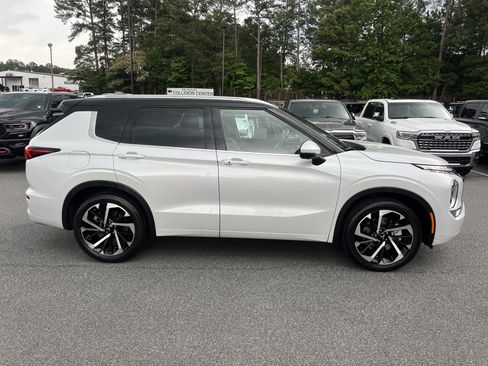 Used 2023 Mitsubishi Outlander AWD image 9