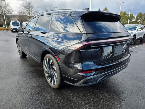 Used 2024 Lincoln Nautilus Reserve w/ Equipment Group 202A image 3