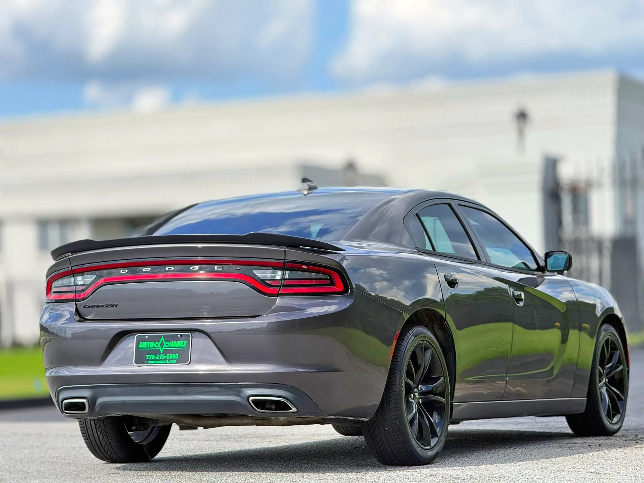 Used 2017 Dodge Charger SXT w/ Blacktop Package RWD image 11
