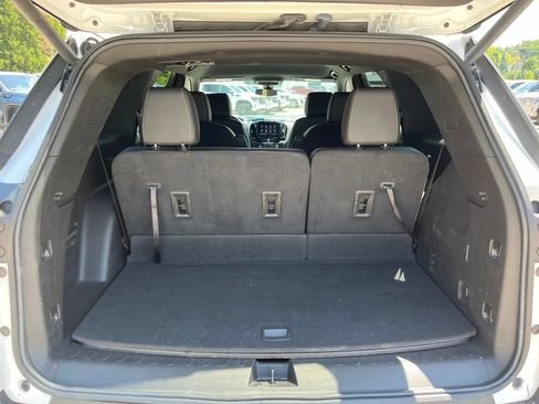 Used 2023 Chevrolet Traverse LT FWD image 10
