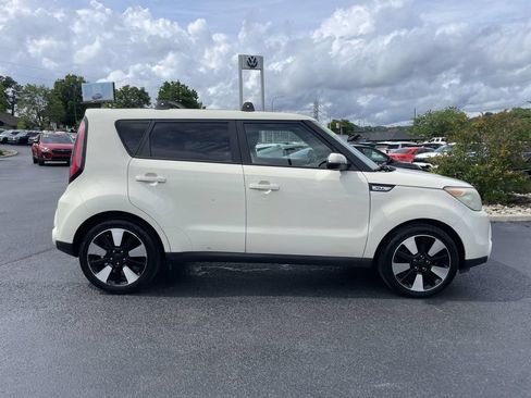 Used 2015 Kia Soul ! w/ Umber Package 1 FWD image 4
