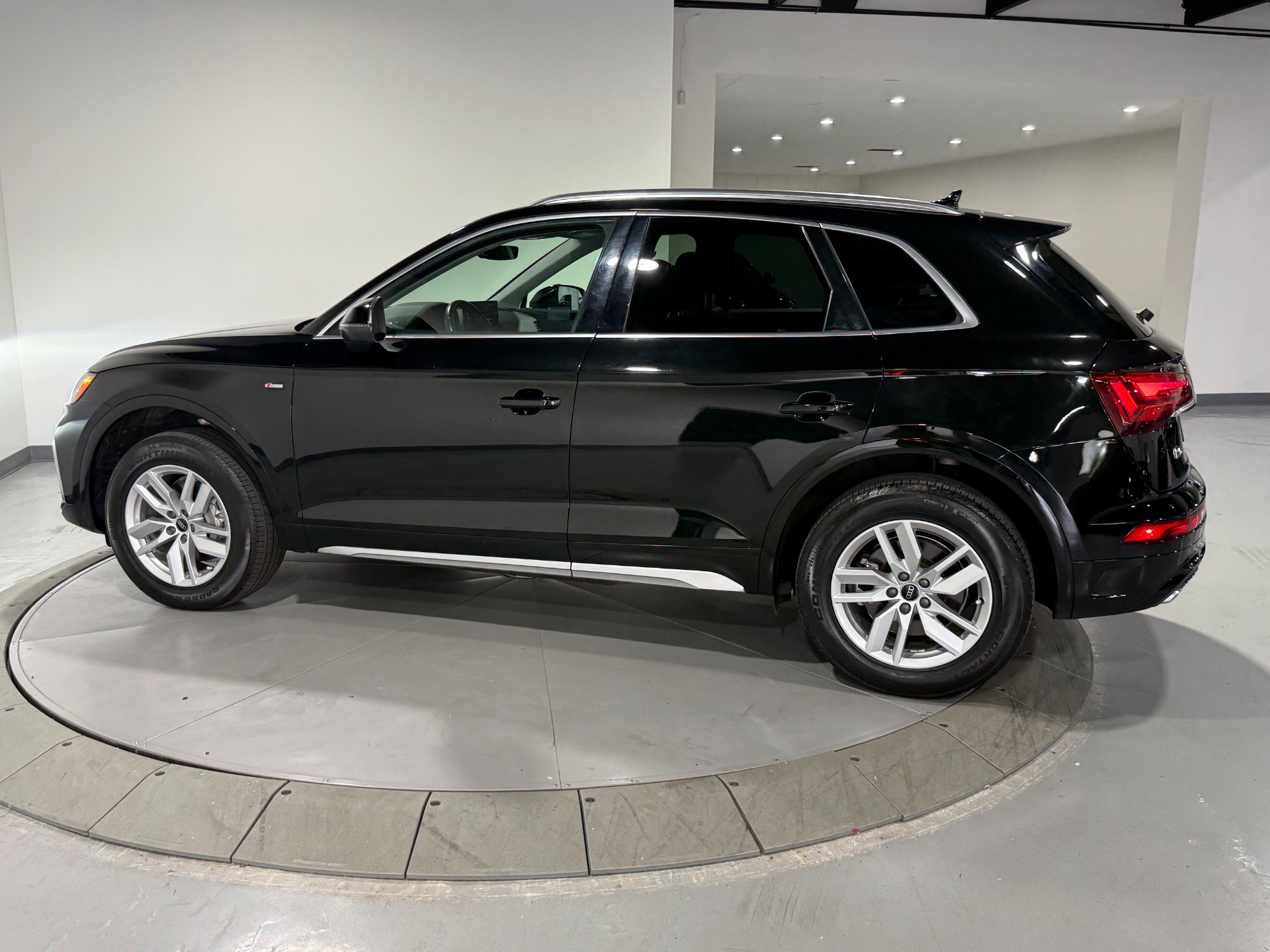 Used 2023 Audi Q5 2.0T Premium w/ Convenience Package AWD/4WD image 12