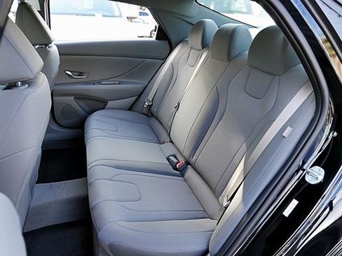 New 2026 Hyundai Elantra SE image 18