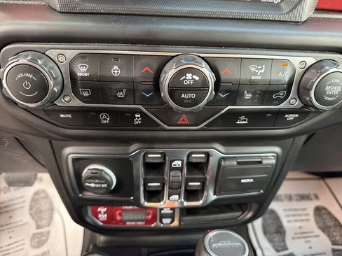 Used 2022 Jeep Gladiator Rubicon w/ LED Lighting Group AWD/4WD image 22