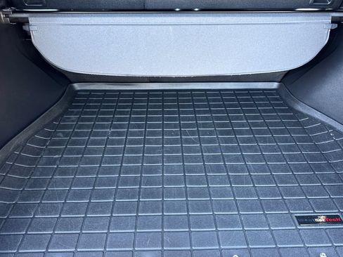 Certified 2021 Toyota Venza XLE w/ Softex Package AWD/4WD image 14