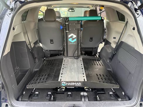 Used 2021 Toyota Sienna XLE w/ XLE Plus Package AWD/4WD image 11