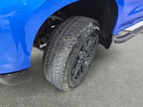 Used 2025 Chevrolet Silverado 1500 LT Trail Boss w/ Convenience Package II AWD/4WD image 31