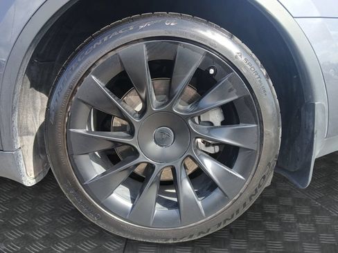 Used 2021 Tesla Model Y Long Range AWD/4WD image 23