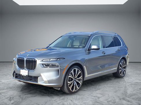 Used 2023 BMW X7 xDrive40i w/ Executive Package image 4