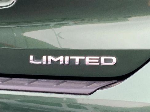 Used 2023 Toyota Highlander Limited image 10