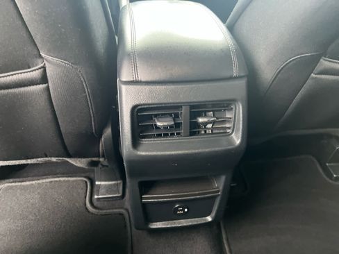 Used 2022 Ford Edge SE image 17