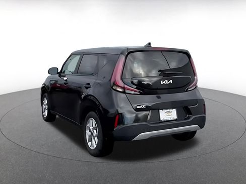 Used 2025 Kia Soul LX w/ LX Technology Package FWD image 11