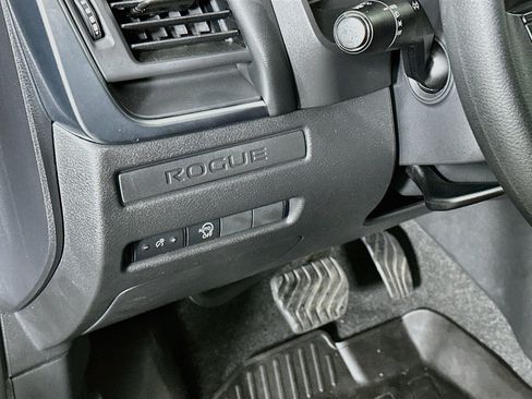 Used 2023 Nissan Rogue S FWD image 17