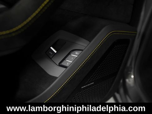 Used 2024 Lamborghini Urus Performante AWD/4WD image 13
