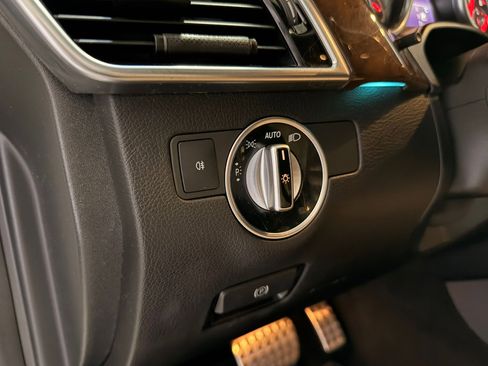 Used 2019 Mercedes-Benz GLE 400 4MATIC w/ Premium 2 Package image 34