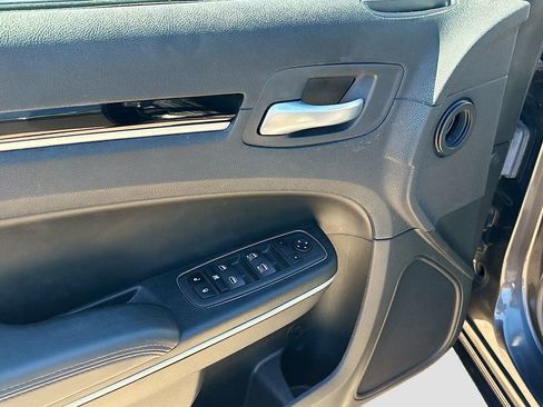 Used 2023 Chrysler 300 Touring w/ Sport Appearance Package image 17