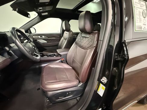 Used 2025 Ford Explorer Platinum w/ LUX Leather Package AWD/4WD image 12