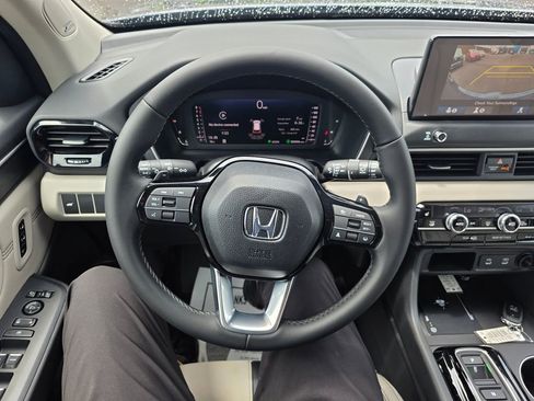 New 2026 Honda Pilot Touring image 21