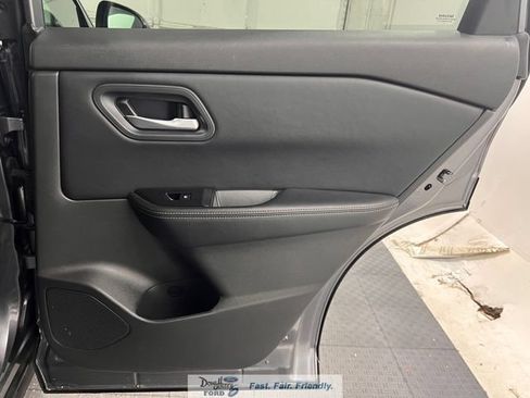 Used 2025 Nissan Rogue SV AWD/4WD image 33