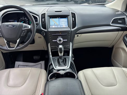 Used 2018 Ford Edge Titanium w/ Technology Package image 29
