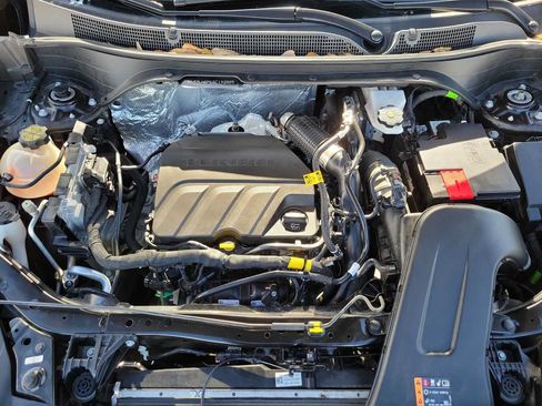 Used 2025 Chevrolet Trax LT FWD image 13