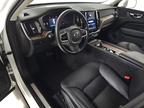 Used 2023 Volvo XC60 B5 Plus w/ Climate Package AWD/4WD image 17