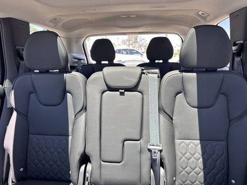 New 2025 Volvo XC90 B6 Plus w/ Protection Package Premier image 17