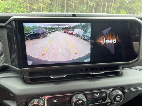 Used 2025 Jeep Wrangler Unlimited Rubicon 4xe AWD/4WD image 32