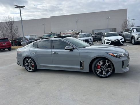 Used 2019 Kia Stinger GT2 image 2