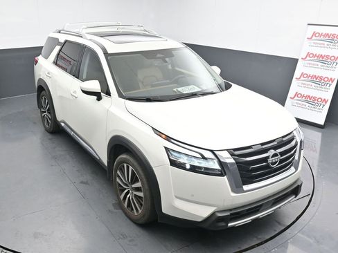 Used 2024 Nissan Pathfinder Platinum w/ Cargo Package image 10