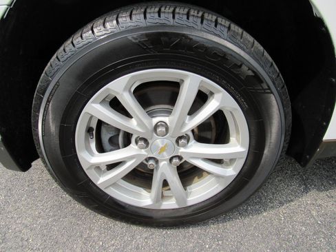 Used 2017 Chevrolet Equinox LT AWD/4WD image 10
