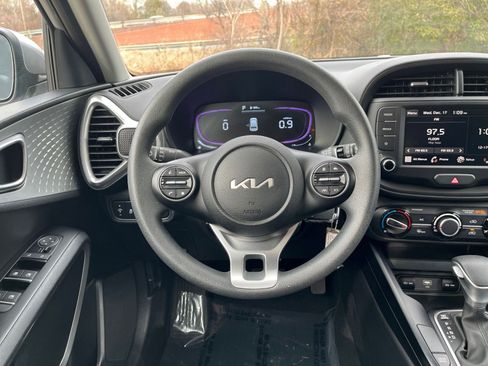 Used 2025 Kia Soul LX w/ LX Technology Package image 29