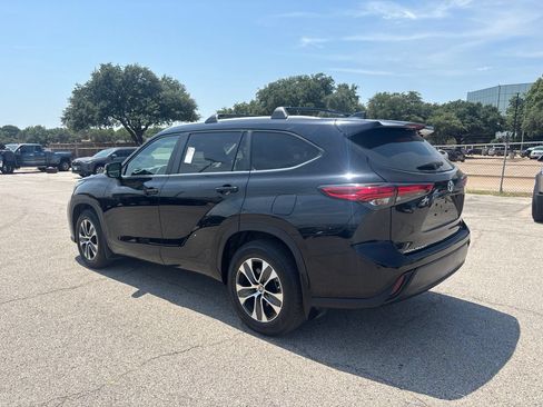 Used 2023 Toyota Highlander XLE FWD image 6