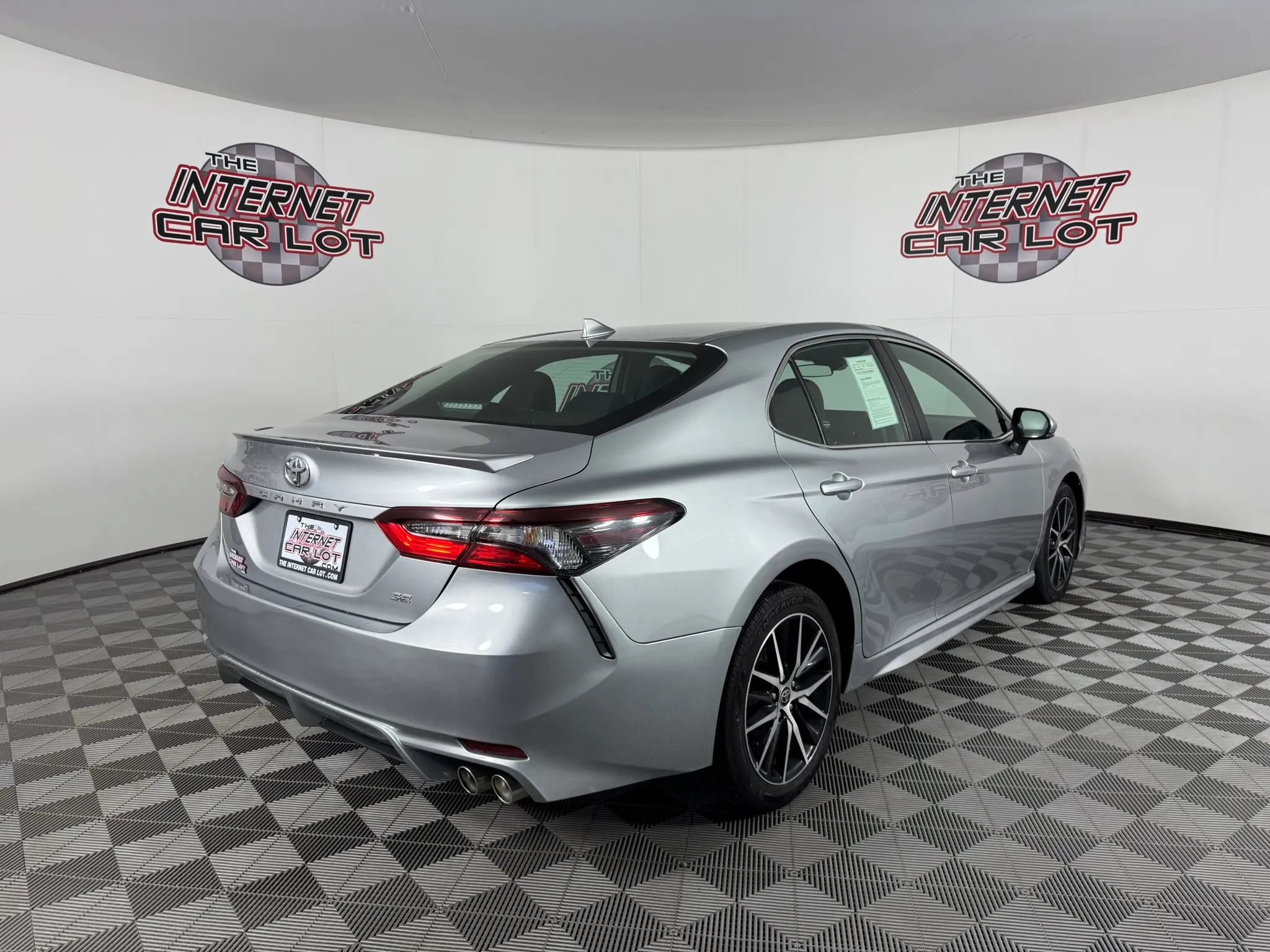 Used 2023 Toyota Camry SE FWD image 7