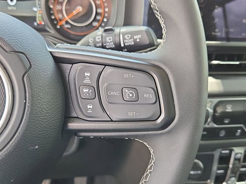 Used 2025 Jeep Wrangler Unlimited Rubicon AWD/4WD image 21